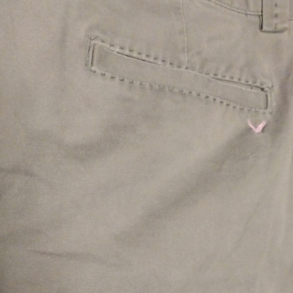 American Eagle Outfitters Women's Light Gray Shorts With Pink Inside Lining​ - Picture 9 of 10